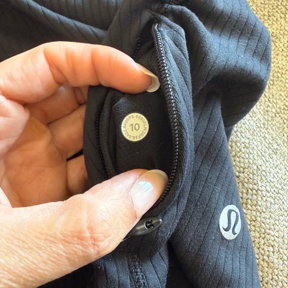 It's Rulu Ribbed Cropped Half Zip - Picture 6 of 7